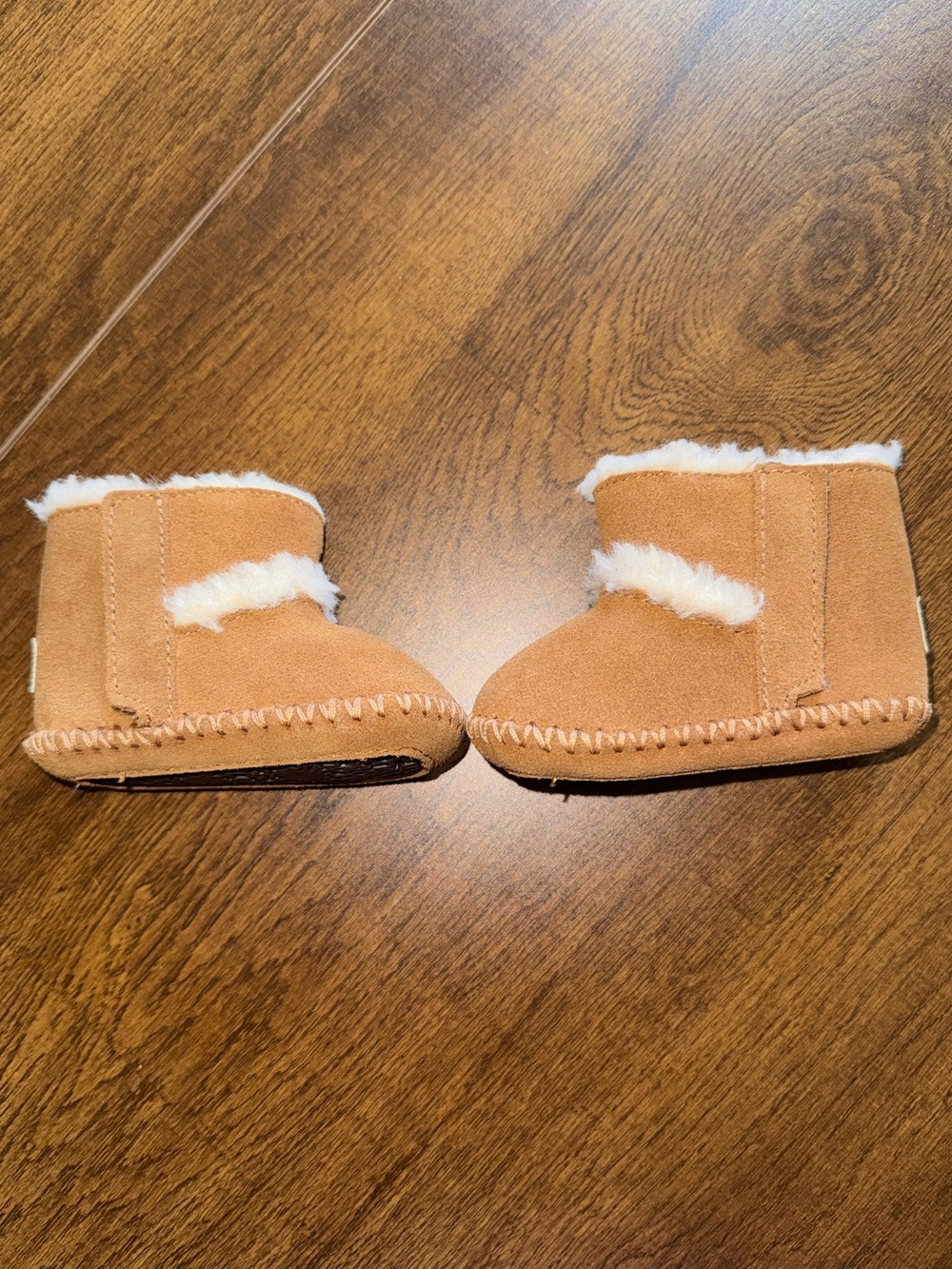UGG Infant Chestnut Tan Shearling Moccasin Booties Booties Unisex Kids 0/1 - Picture 6 of 9